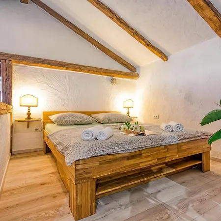 Anton's Istrian Stone House Near - Happy Appartement *